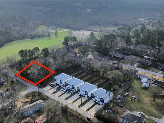 939 Avenue J Pl, Conroe, TX 77301
