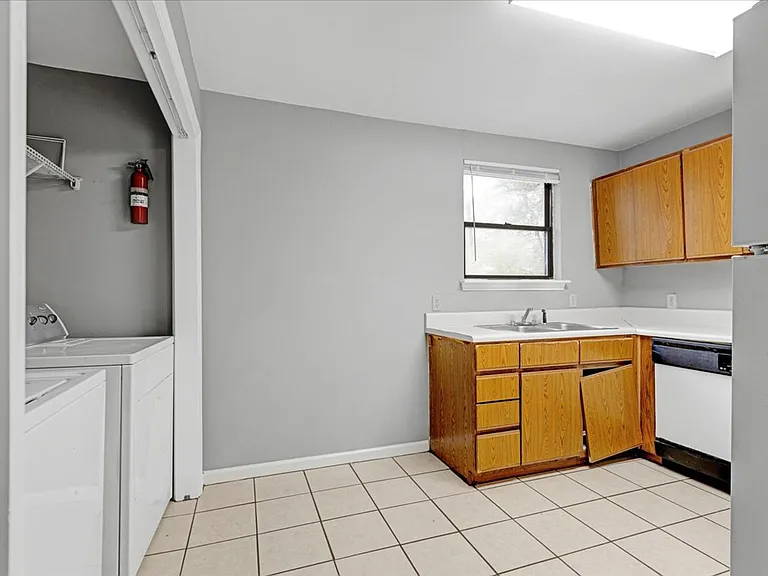 1666 Pepper Dr — Photo 6