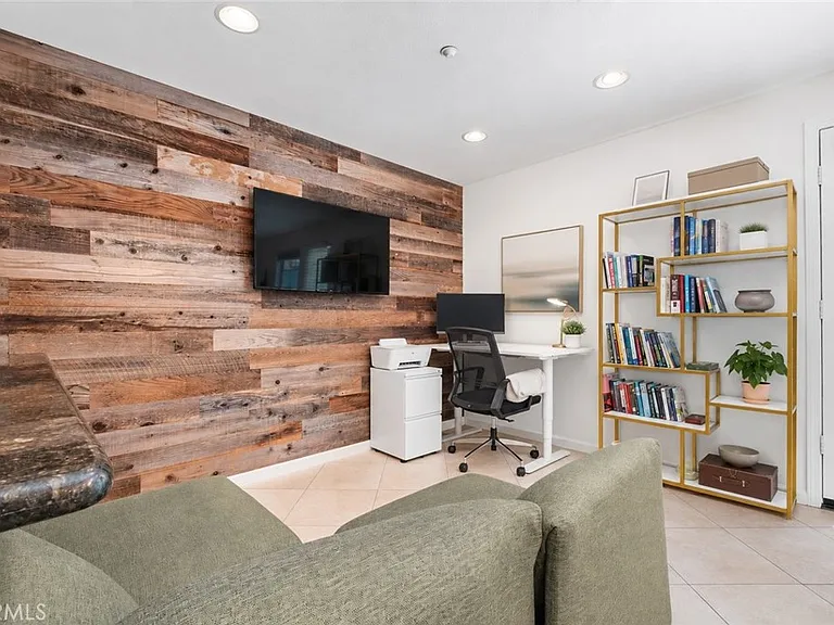 6 El Cajon — Photo 6
