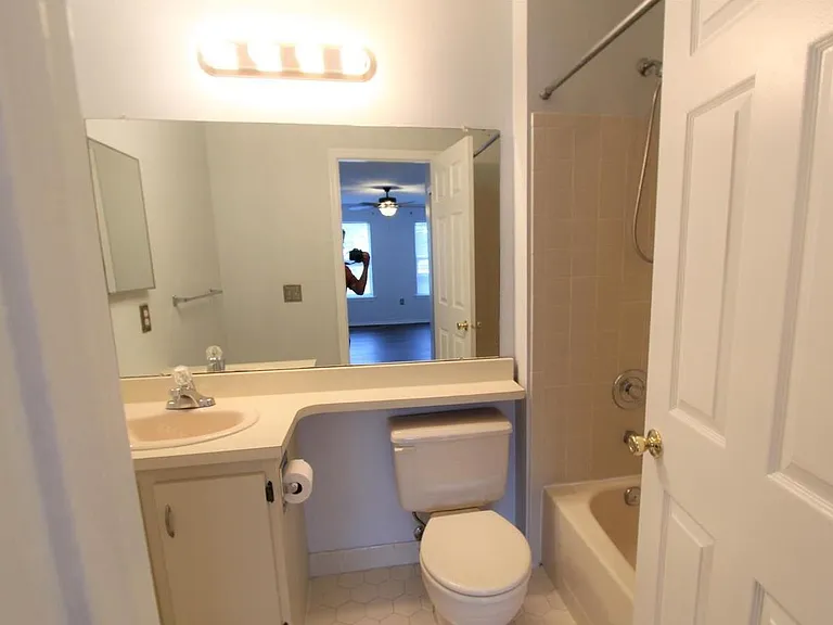 46 Versailles Ct — Photo 14