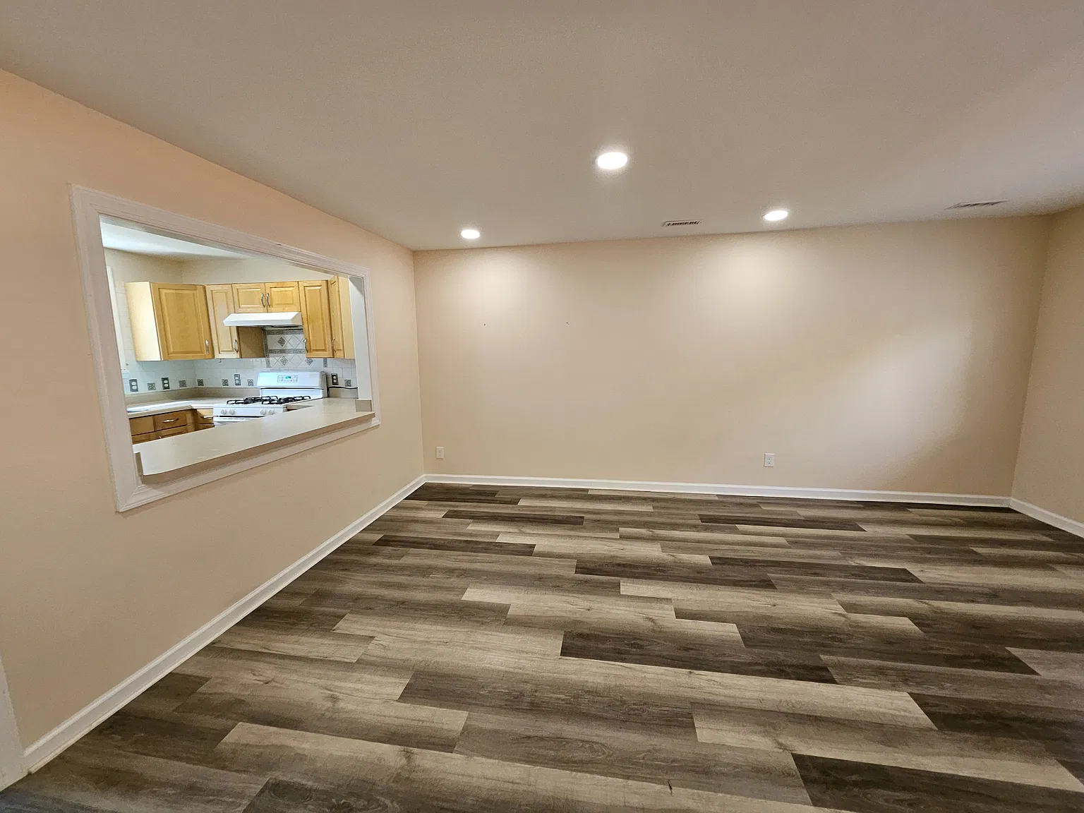 3 bed, 1.5 bath, 1128 sqft, $2,600 — Photo 3