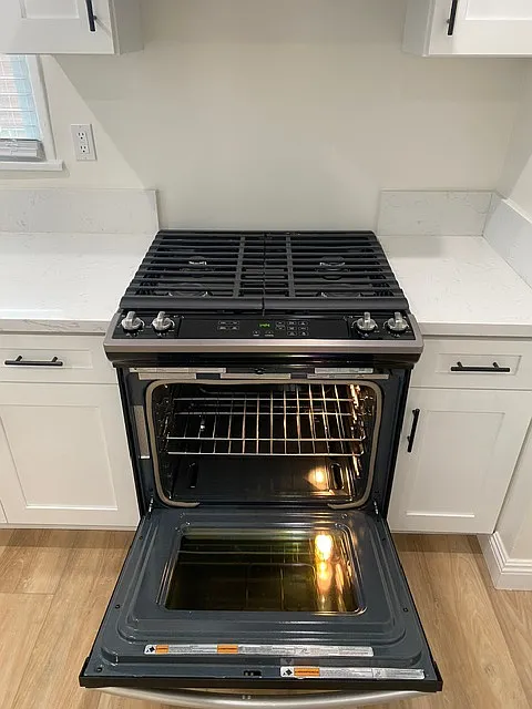 2 bed, 700 sqft, $2,700 — Photo 4