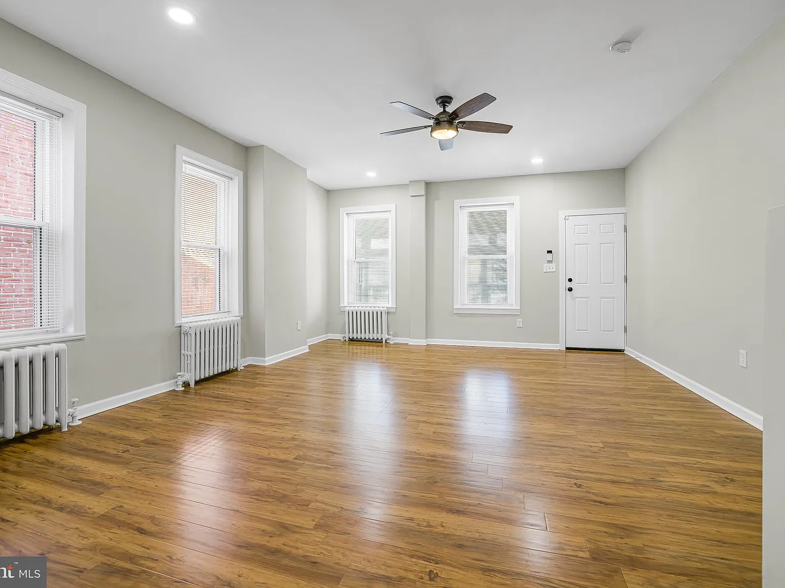 3 bed, 1.5 bath, 1525 sqft, $2,200 — Photo 4