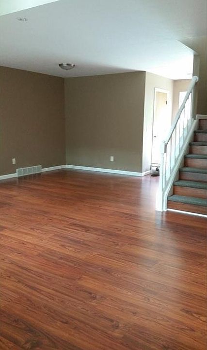 2nd image of 440 Greenwood Ct