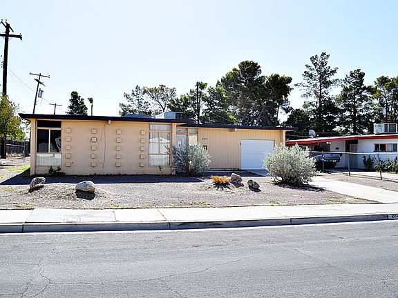 2nd image of 2209 Chapman Dr