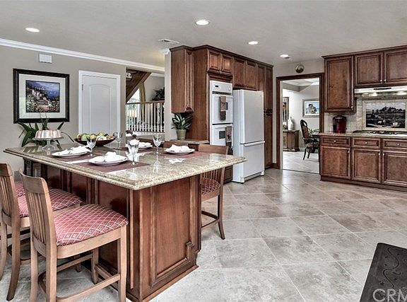 5th image of 15410 Los Molinos St