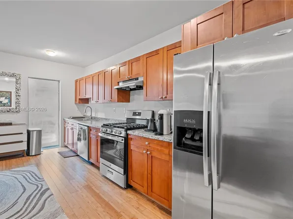 7950 Tatum Waterway Dr #N8, Miami Beach, FL 33141