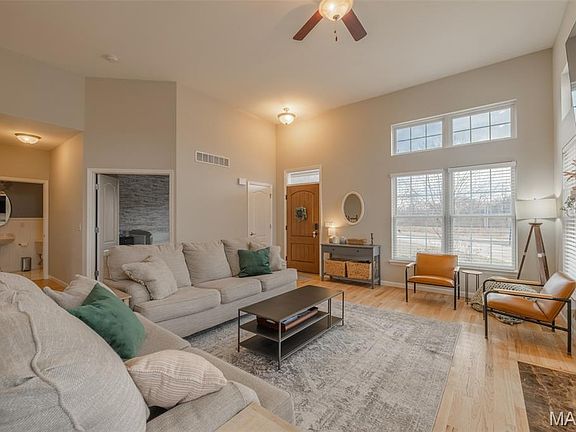 5th image of 1133 Centre Lake Dr