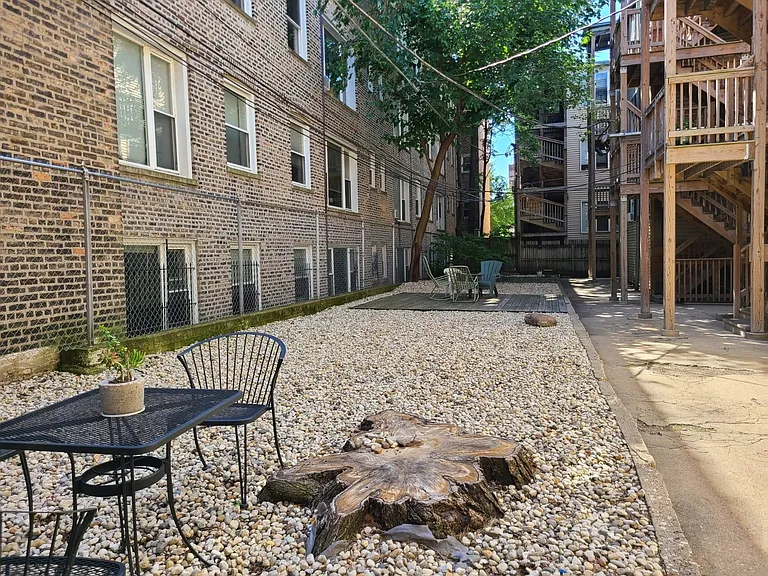 703 W Cornelia Ave #2R — Photo 10