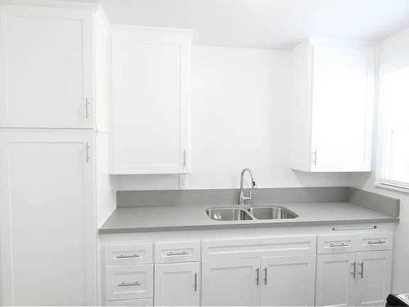 4th image of 4315 Elm Ave APT 1