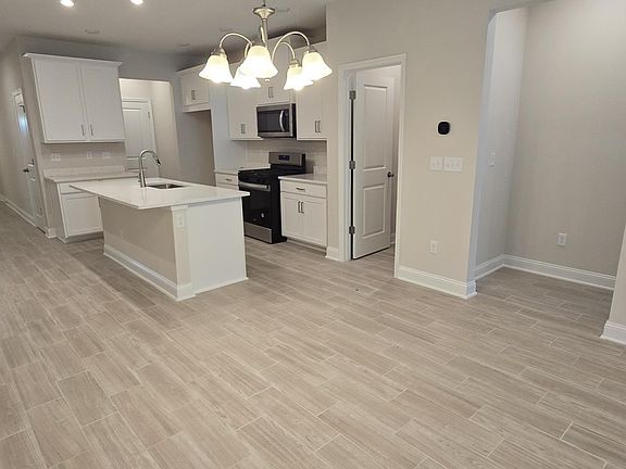 3rd image of 13881 HOLSINGER Boulevard