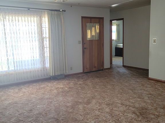 Spacious livingroom.