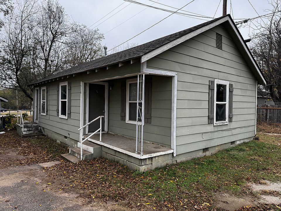 1st image of 510 1/2 E 10th St