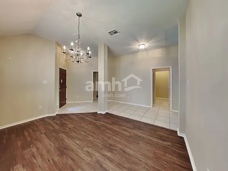 2113 Breezeway Ln — Photo 10