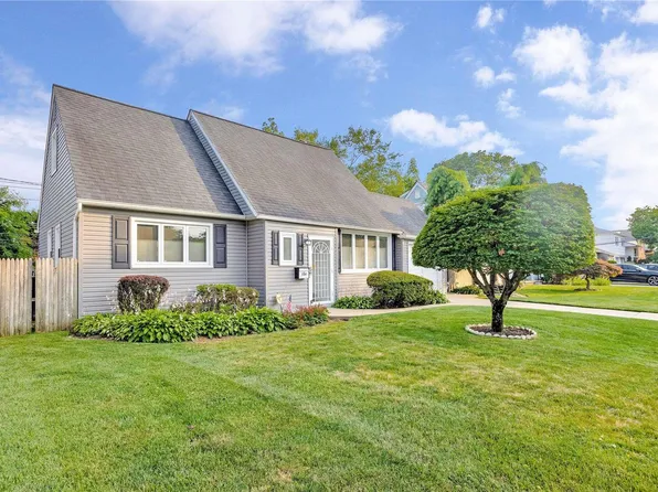 104 Jefferson Road, Farmingdale, NY 11735