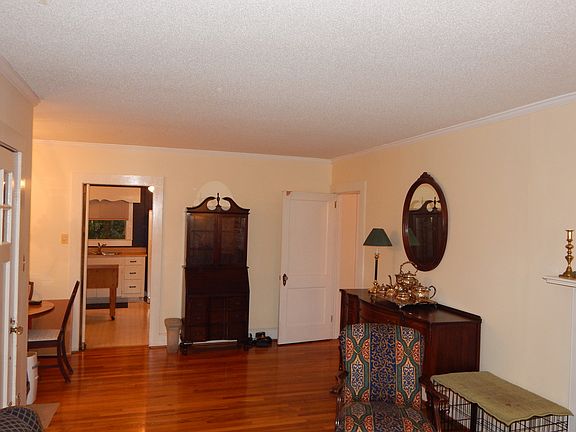 5th image of 749 Hawthorne Ln
