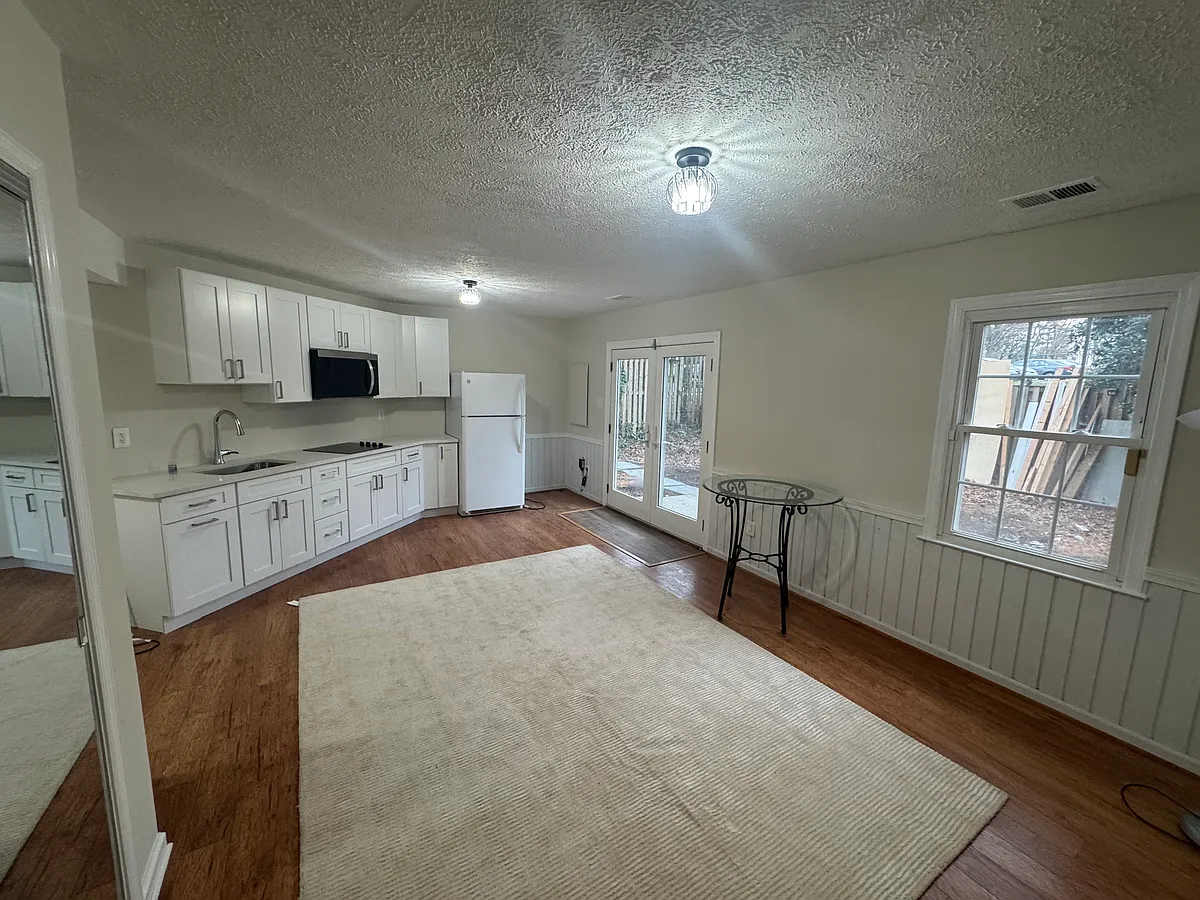 Building Photo - 8644 Dellway Ln