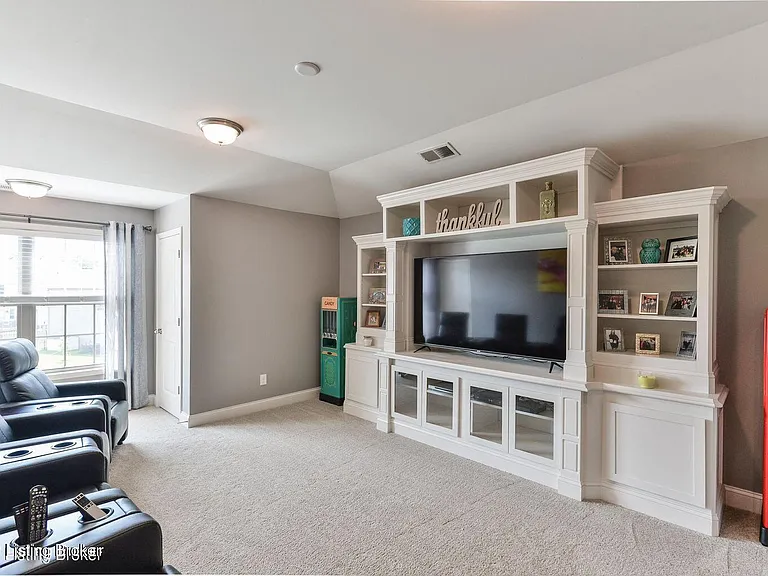 1917 Carabiner Way — Photo 15