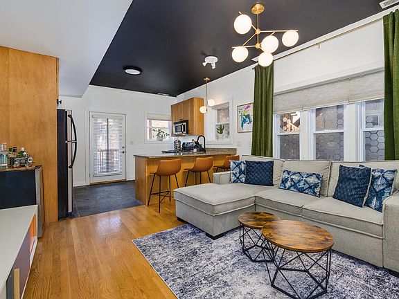 3rd image of 1021 W Ainslie St APT 2