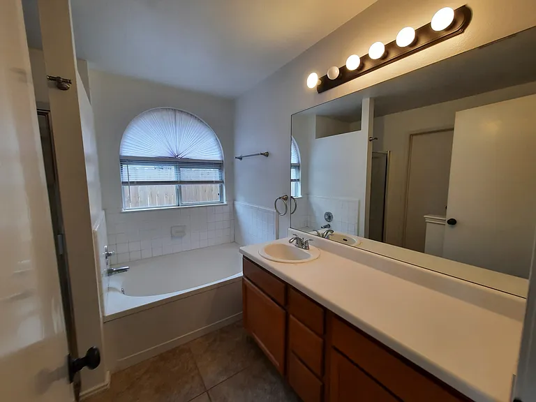 1335 Cougar Country — Photo 18