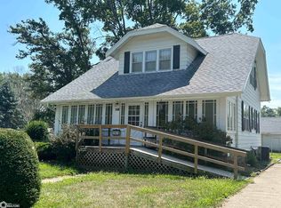 118 4th St, Gladbrook, IA 50635