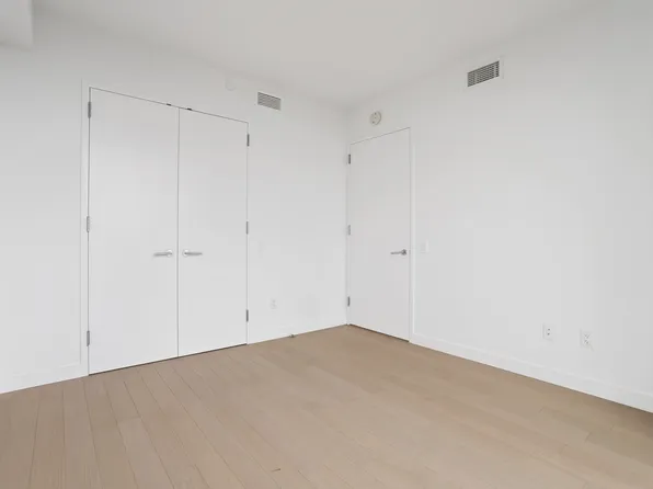 310 Livingston Street image 4 of 8