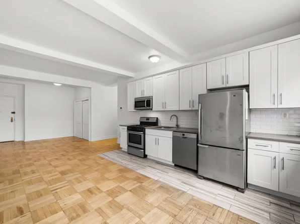 3850 Hudson Manor Terrace image 7 of 32