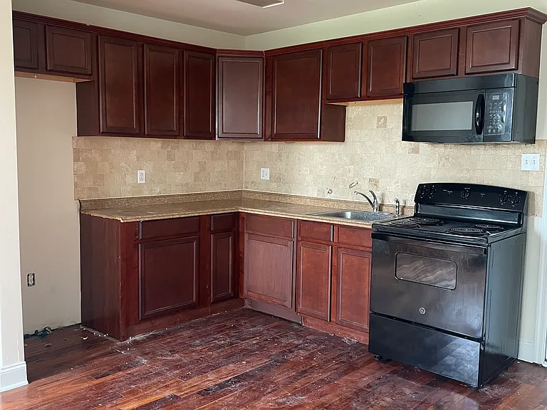 744 E Vernon Rd #D404 — Photo 1