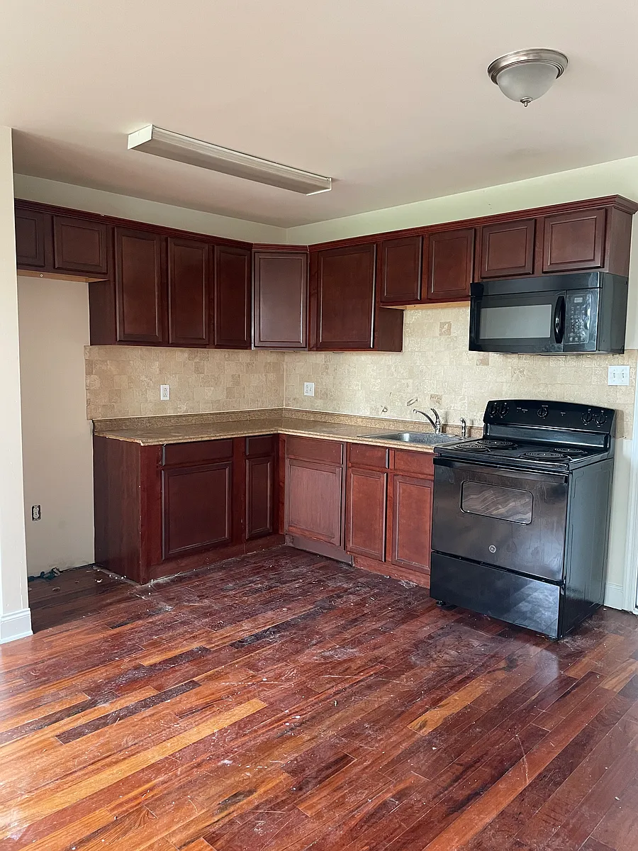 Building Photo - 744 E Vernon Rd #404