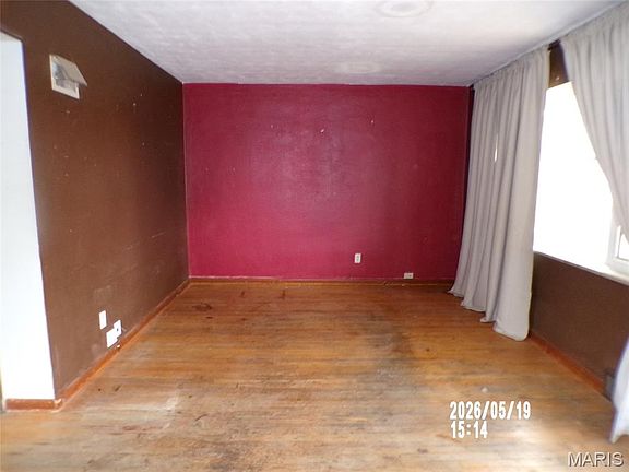5th image of 379 Porchester Dr