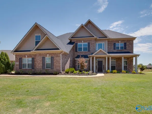 4700 Old Oak Ct, Owens Cross Roads, AL 35763