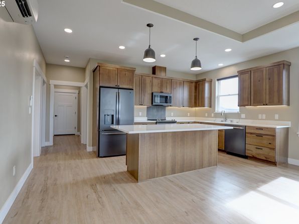 210 NW Johnston St, Dufur, OR 97021