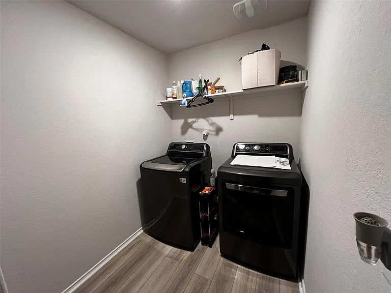 1009 Marvin Way — Photo 34