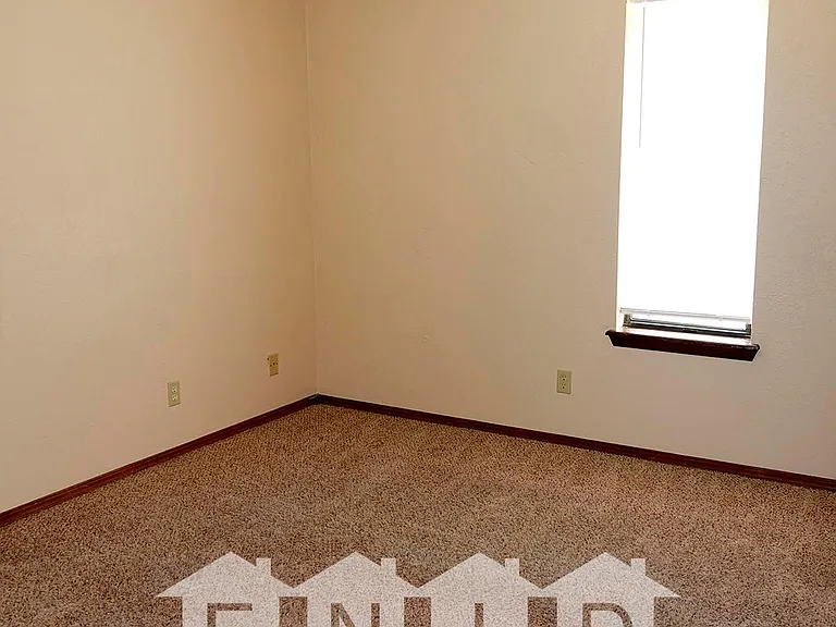 2513 E Cedar Ave — Photo 10