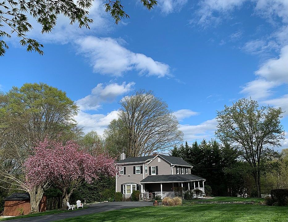 2nd image of 606 Sherwood Rd