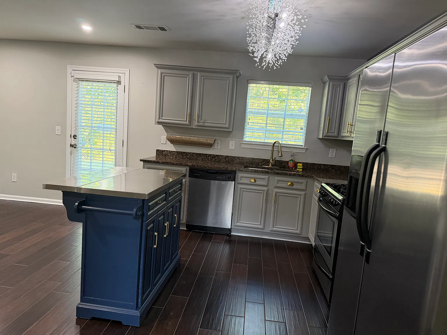 5 bed, 3152 sqft, $2,990 — Photo 3