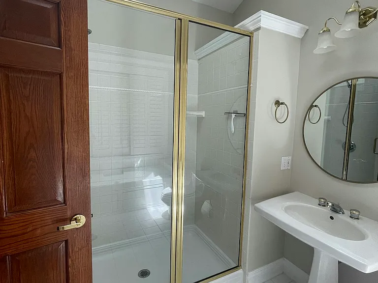 4390 N River Rd — Photo 32