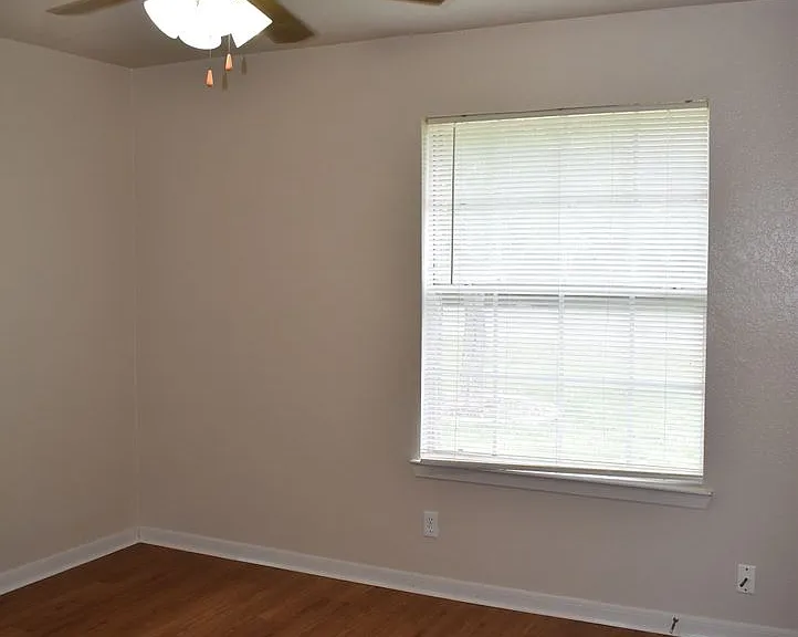 837 Lakeview Dr — Photo 11