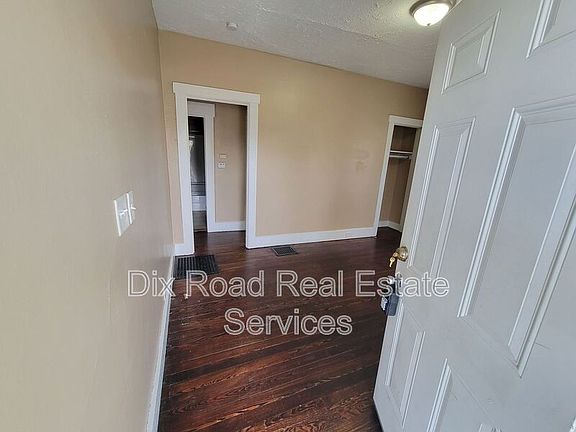 3rd image of 704 16th Ave