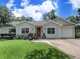 1749 Woodcrest Dr, Houston, TX 77018