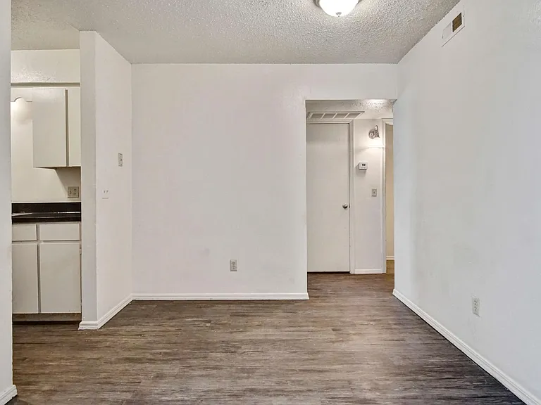 2812 NW 59th St — Photo 5