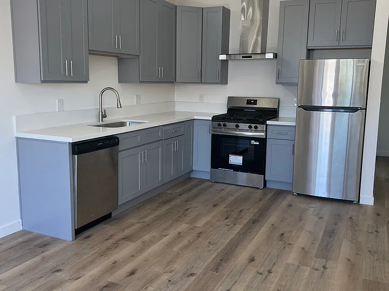 304 S Inglewood Ave #A — Photo 2