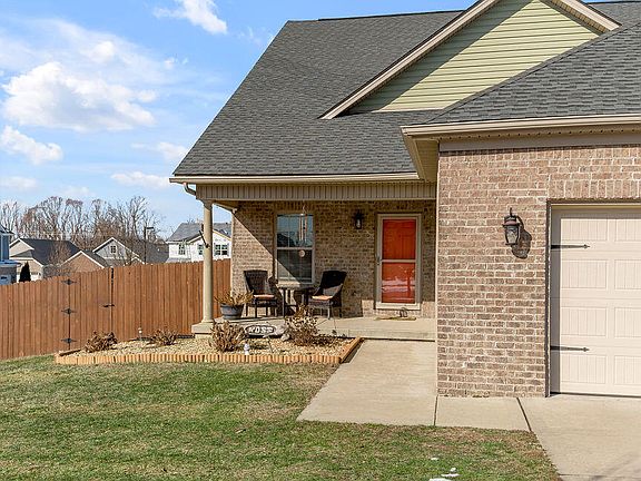 3rd image of 585 Estrella Dr