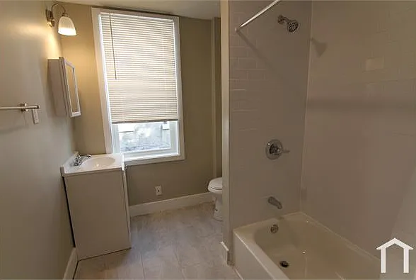 1631 Dyre St #B1 — Photo 8