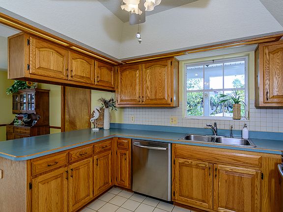 2nd image of 105 Carlyle Dr