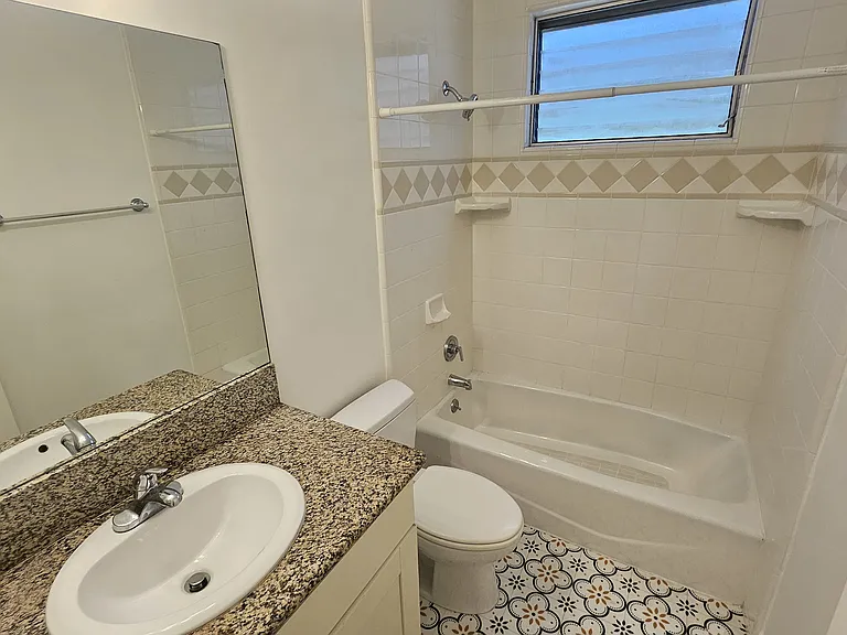 618 N Hayworth Ave #4 — Photo 8