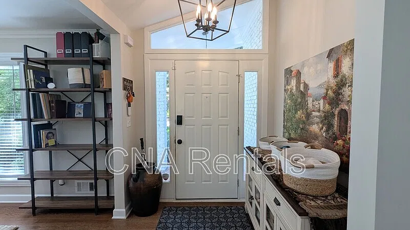 3 bed, 2.0 bath, 2024 sqft, $3,595 — Photo 3