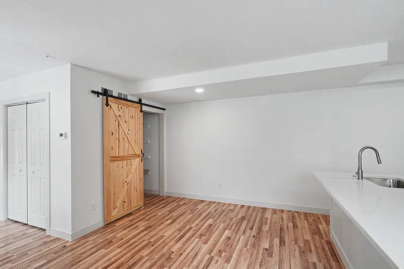 3 bed, 2.0 bath, 1184 sqft, $1,800 — Photo 4