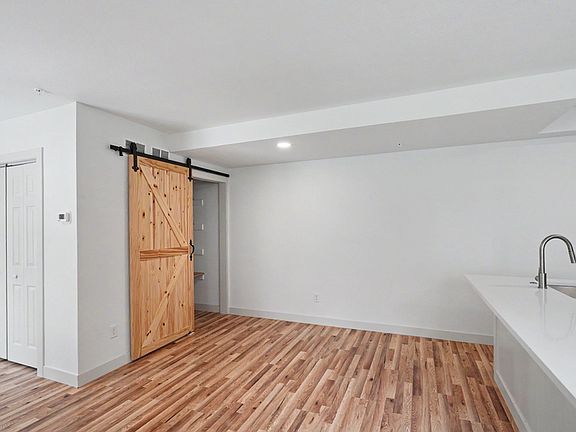 4th image of 908 Indiana St #B