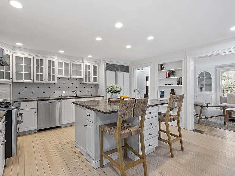 302 Grove St #3 — Photo 5